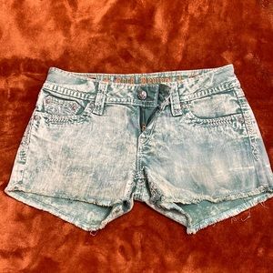 Size 28, rock revival women’s shorts